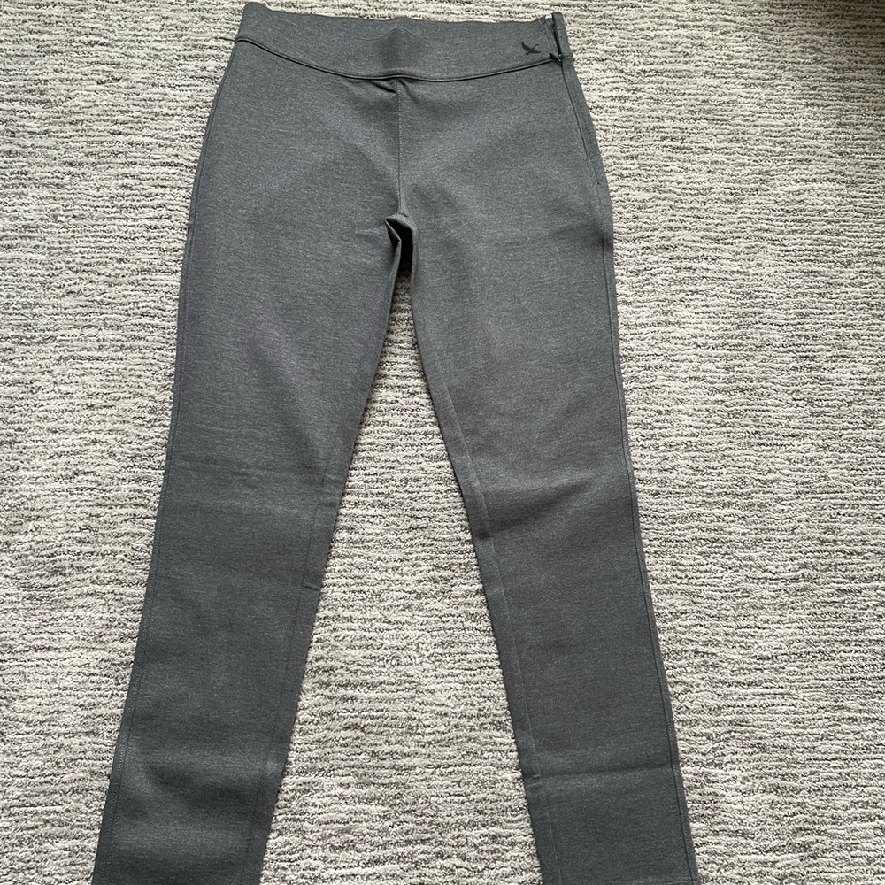 Women’s light Grey Eddie Bauer Ponte Strechy Skinny Leg Pant - Size 6